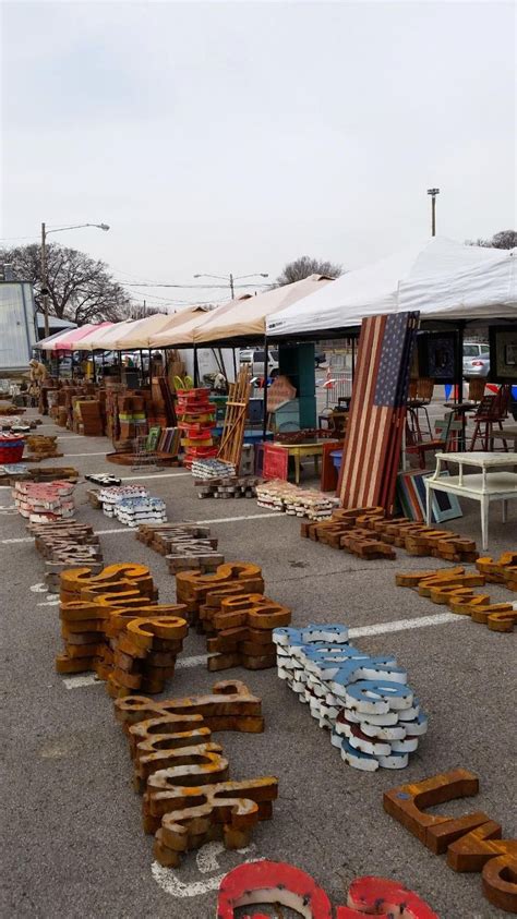 Nashville flea market - Sep 27, 2019 · The flea market in Nashville officially moved to the new facilities at the Fairgrounds Nashville on Friday. Posted at 4:10 PM, Sep 27, 2019 . and last updated 2019-09-27 19:22:18-04. 
